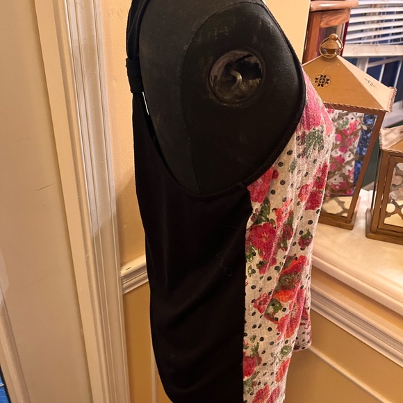 Roses & polka dots! Racerback large! Mother's Day present. Priced to sell - Picture 3 of 4